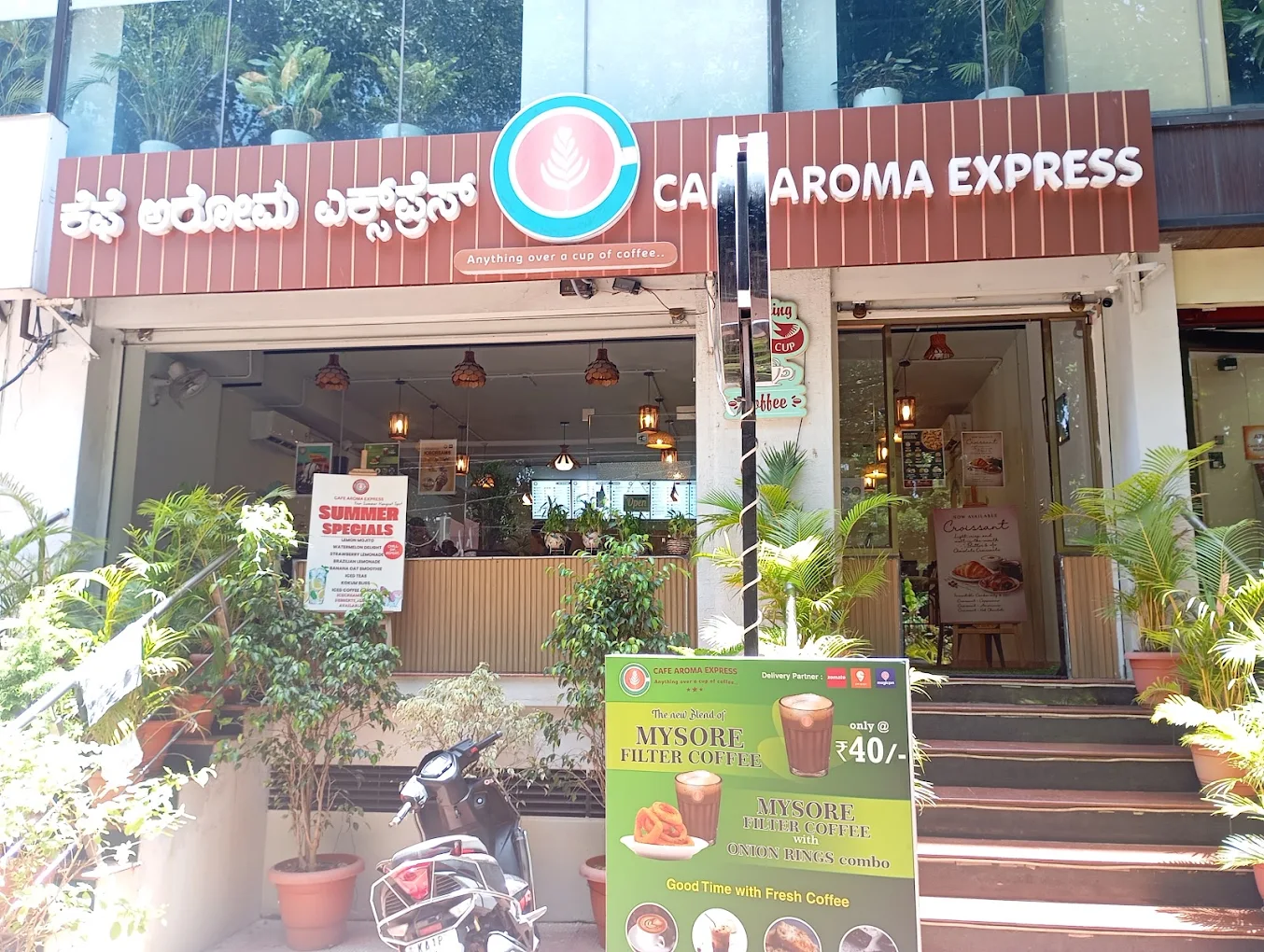 Café Aroma Express storefront